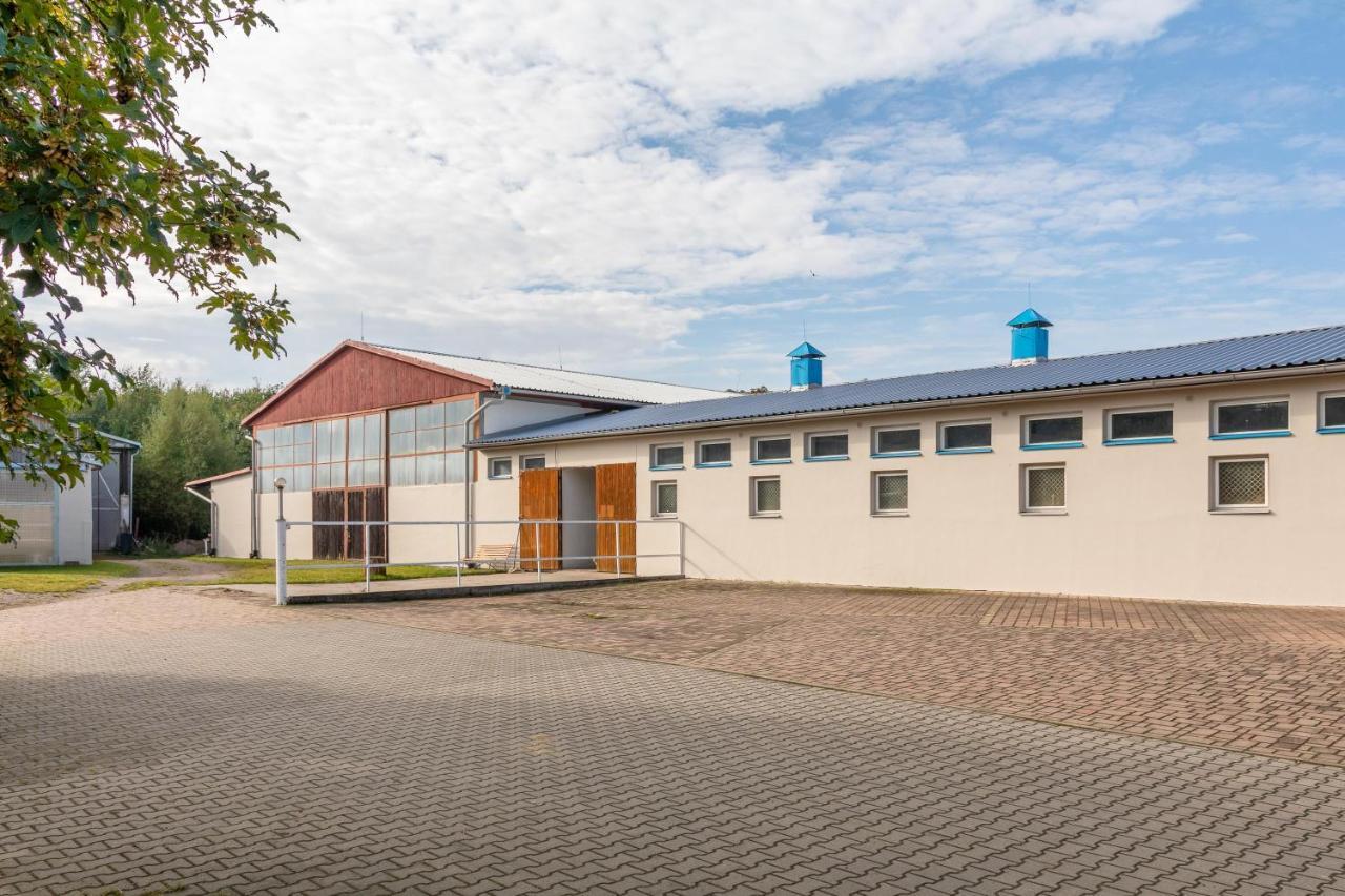 Farma Slunecny Dvur Apartmany A Family Stany Strecha Pod Strechou Hermanuv Mestec Eksteriør bilde