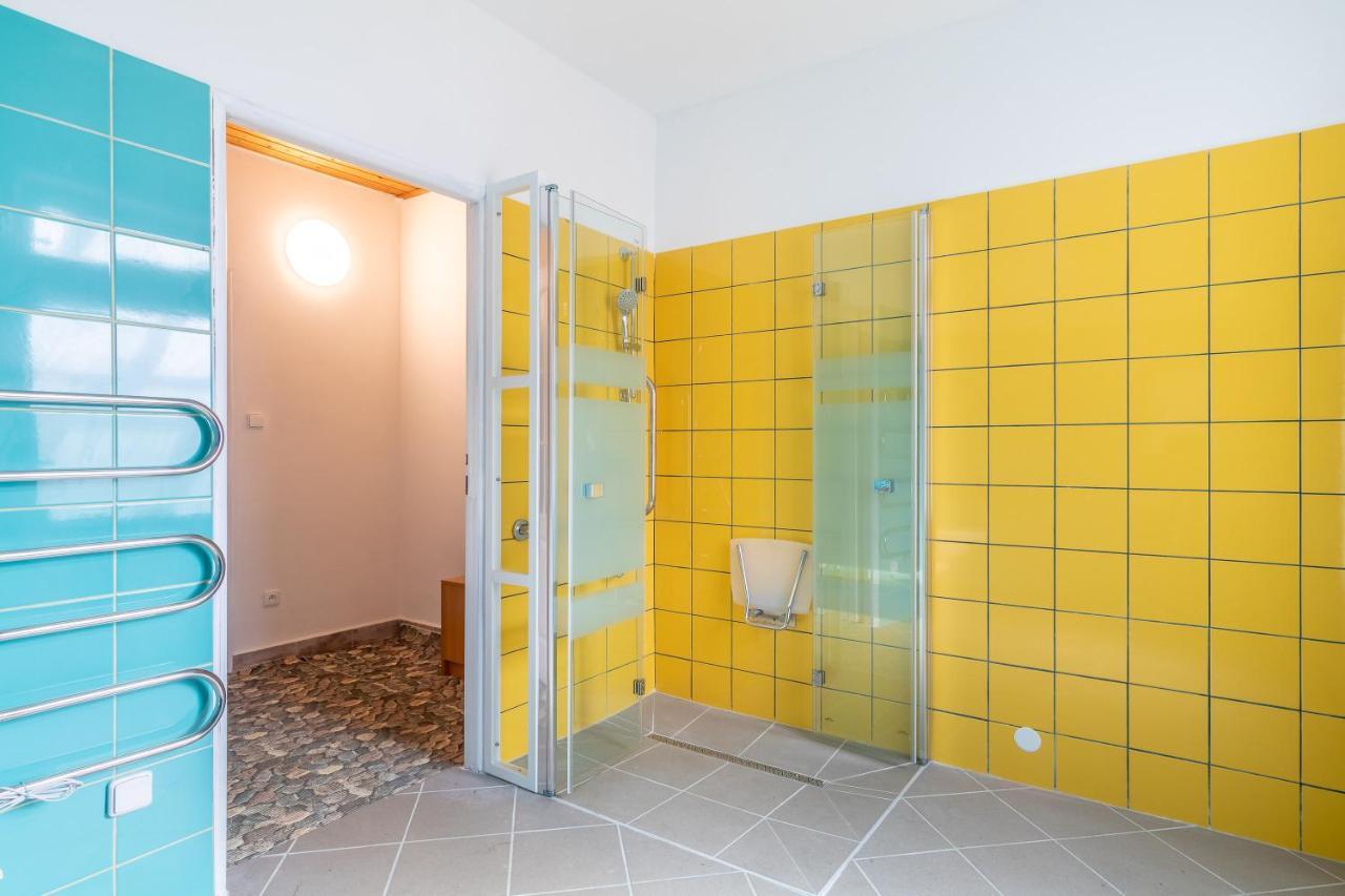 Farma Slunecny Dvur Apartmany A Family Stany Strecha Pod Strechou Hermanuv Mestec Eksteriør bilde